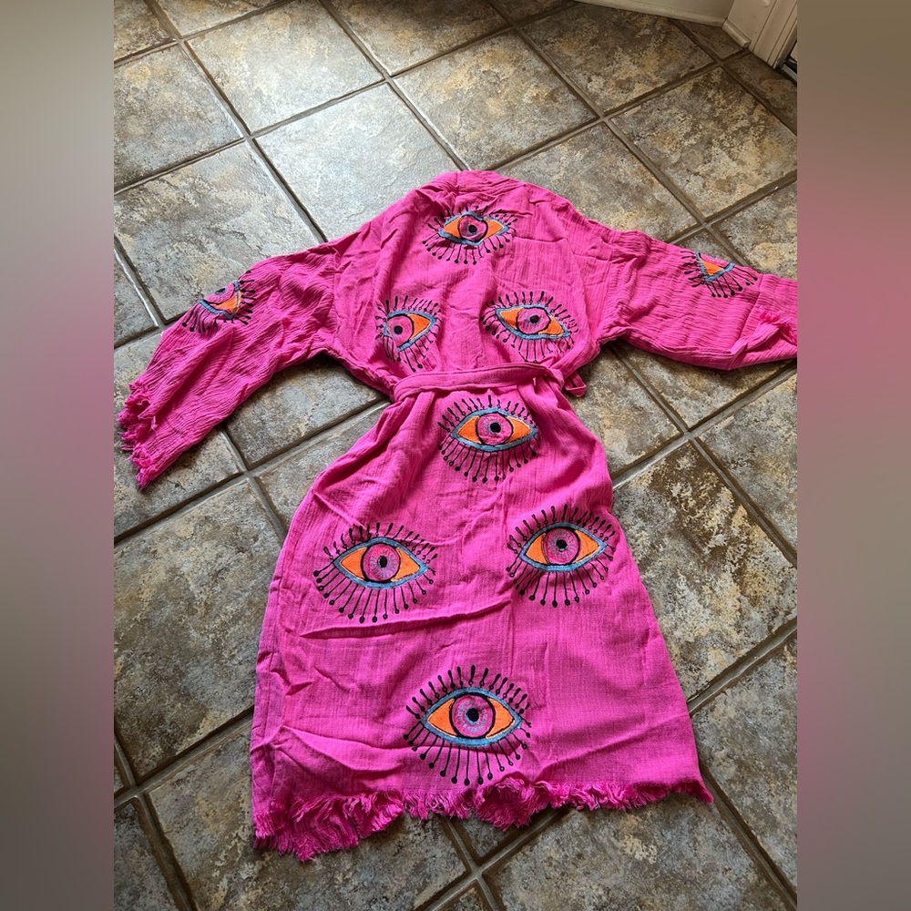 Pink Eye-Patterned Kaftan - Picture 2 of 3